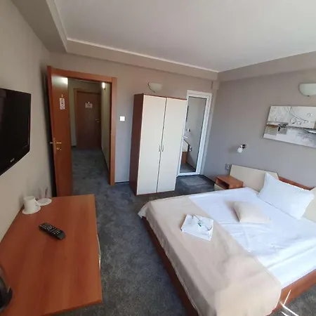 Family Kedara Hotel 2*