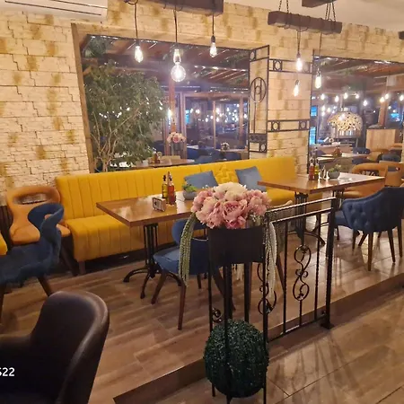 Family Kedara 2* بورغاس