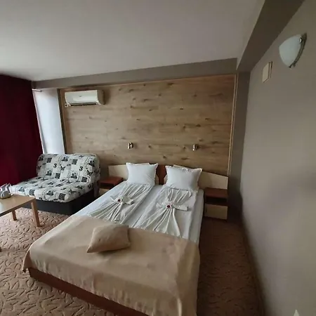 Family Kedara Отель