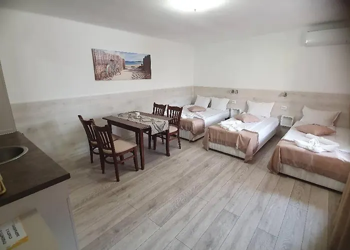 Family Kedara 2* Бургас