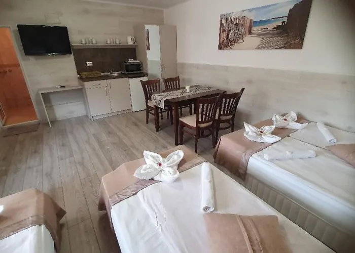 Family Kedara Хотел Бургас