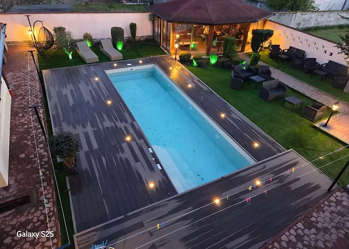 Family Kedara Хотел