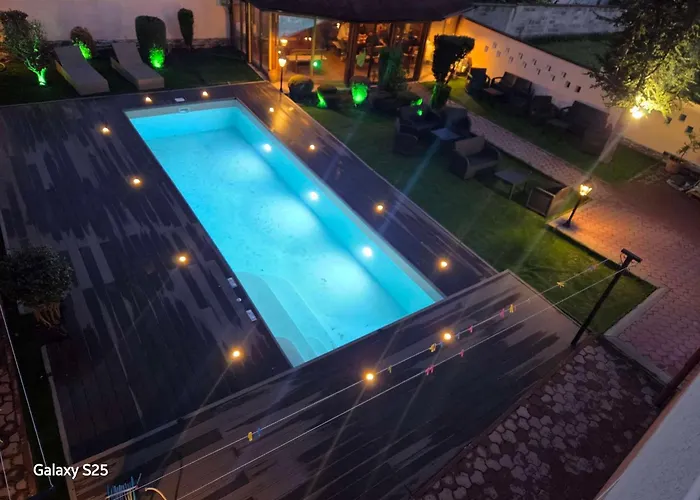 Хотел Family Kedara 2*