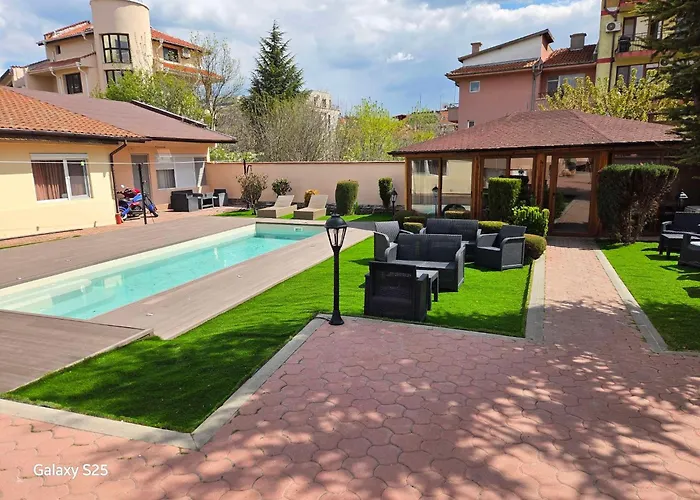 Family Kedara 2* Бургас