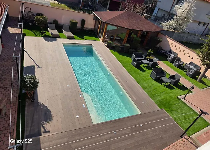 Хотел Family Kedara 2*