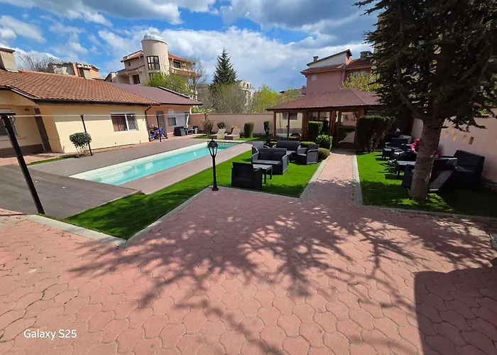 Hotel Family Kedara 2*