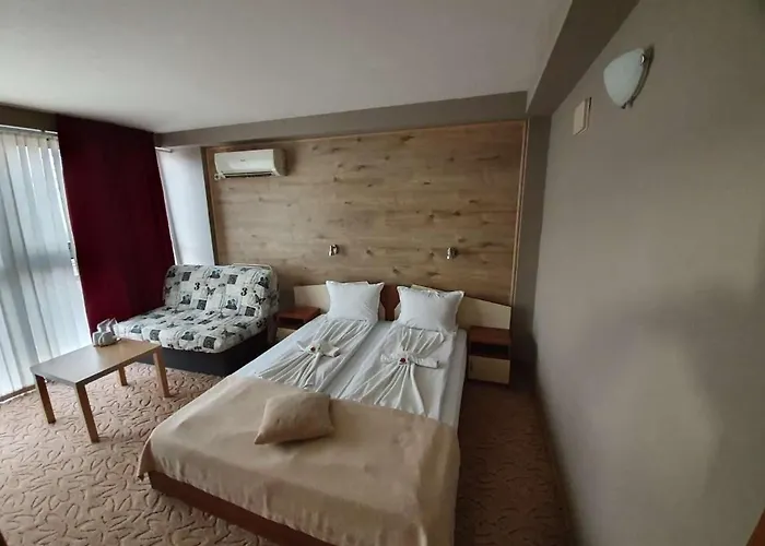 Family Kedara Хотел