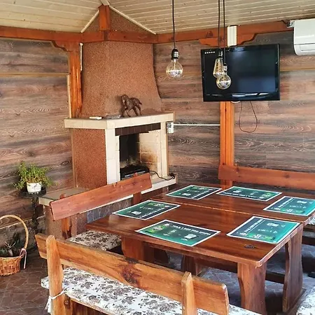 Family Kedara فندق