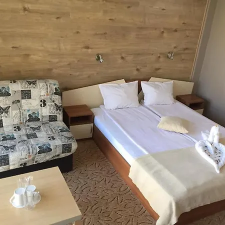 Family Kedara فندق بورغاس