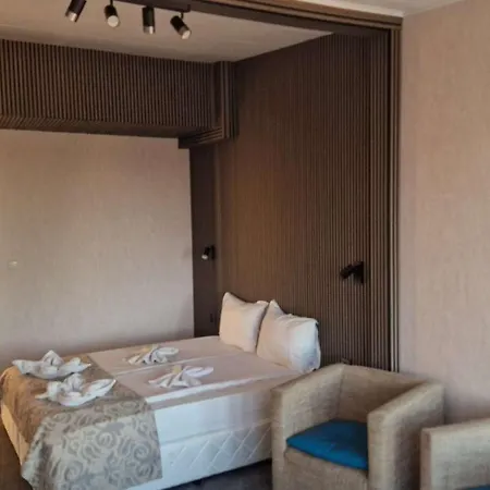 Hotel Family Kedara 2*
