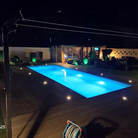 Family Kedara فندق