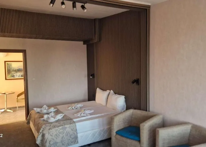 Hotel Family Kedara 2*